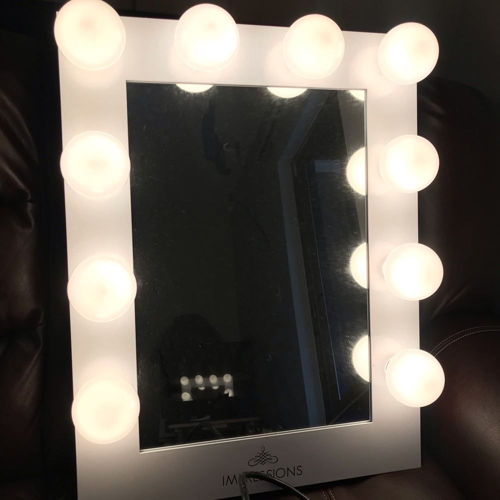 Vanity mirror